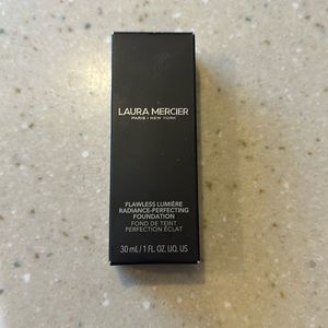 Laura Mercier Flawless Lumiere Radiance Perfecting Foundation 1W1 Ivory